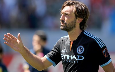 9D体育动态-伊尼戈·马丁内斯这脚解围直接踢上看台